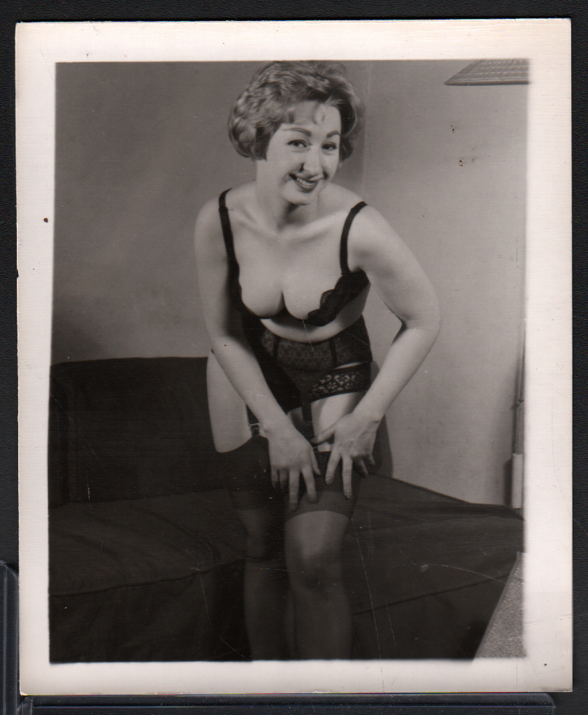 1950s Pinup B&W Risque Photo 4"x5" Blonde Posing Sexy Cheesecake AB27