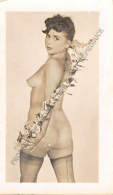 Adult B&W Photo 1940s/50s 2.5x4 Beautiful Brunette Posing Nude Seductively 107MF