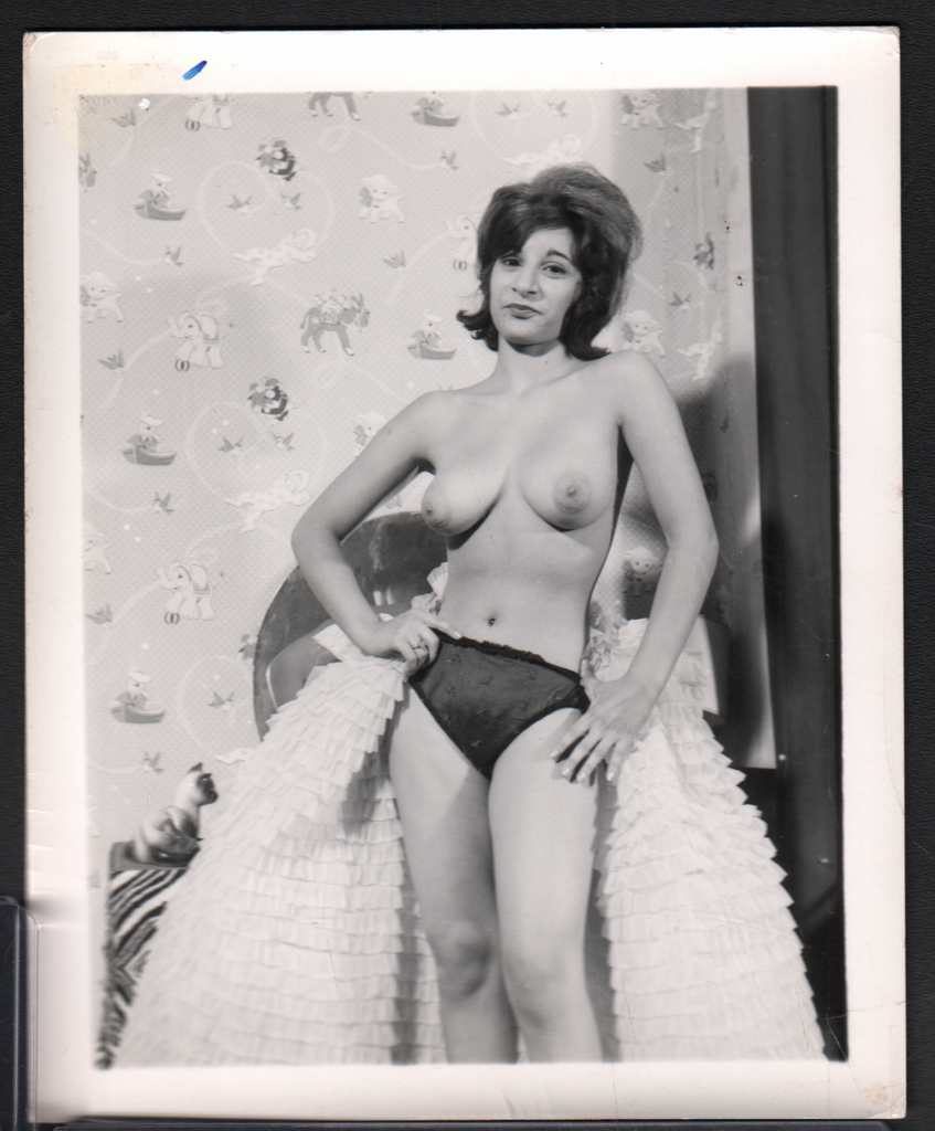 Vintage B&W Pinup Risque Photo 4"x5" Sexy Women Cheesecake AD114