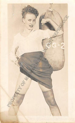 Adult B&W Photo 1940s/50s 2.5x4 Beautiful Brunette Clothed Seductive Pose 254MG