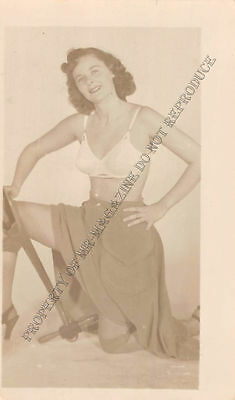 Adult B&W Photo 1940s/50s 2.5x4 Beautiful Brunette Seductively Undressing 115MH