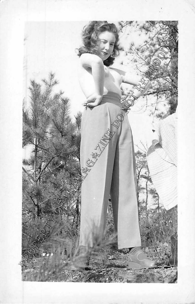 Adult B&W Photo Vintage 2.5x4" Sexy Brunette Outdoors Nude Stripping 16FS