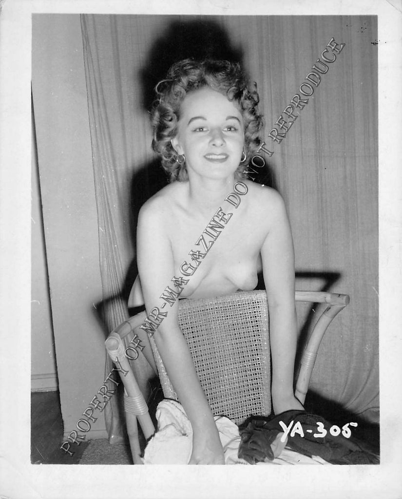 Adult Vintage 1950s B&W Photo 4x5 Sexy Tan Brunette Nude Showing Tits 121FE