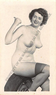 Adult B&W Photo 1940s/50s 2.5x4 Beautiful Brunette Posing Nude Pin Up 214MG