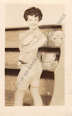 Adult B&W Photo 1940s/50s 2.5x4" Beautiful Brunette Posing Nude Seductively 99MF