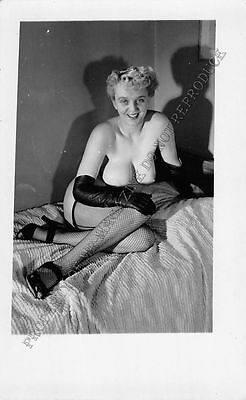 Adult B&W Photo 1940s/50s 2.5x4 Beautiful Brunette Posing Topless Pin Up 11MG