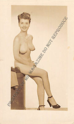 Adult Vintage B&W Photo 2.5x4 Beautiful Brunette Showing Off Body Nude 128HV