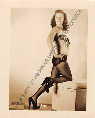 Adult Vintage B&W Photo 2.5x3 Beautiful Brunette Pinup Posing Seductive 38HU