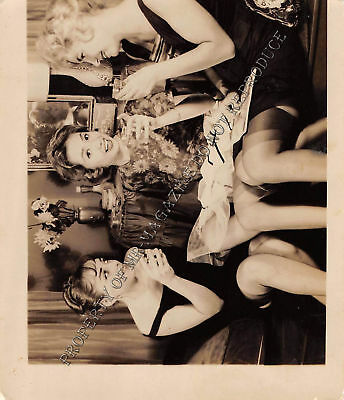 Adult Vintage B&W Photo 4x5 Beautiful Pinup Lesbians Posing In a Line 2HV