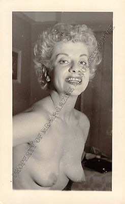 Adult B&W Photo 1940s/50s 2.5x4 Beautiful Blonde Nude Posing Seductively 172MH