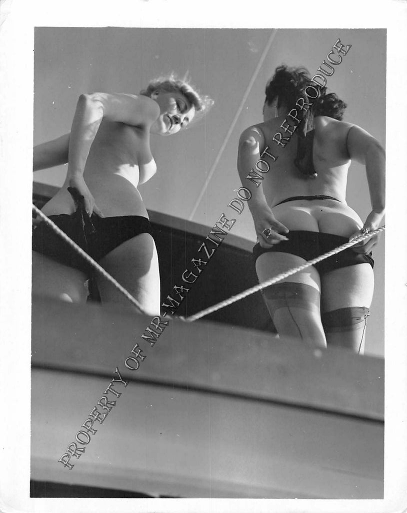 Adult Vintage 1950s B&W Photo 4x5 Beautiful Lesbians Outdoors Sexy Nude 76FF
