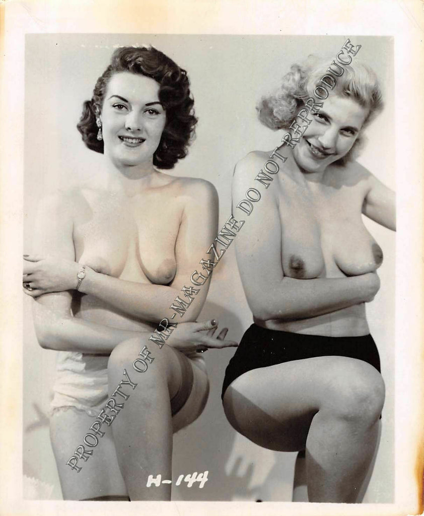 Adult Vintage 1950s B&W Photo 4x5 3 Beautiful Lesbians Nude Lingerie Sexy 116FF