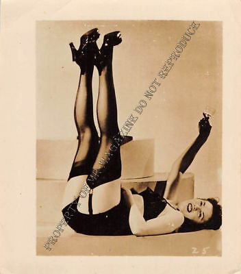 Adult Vintage B&W Photo 2.5x3 Beautiful Brunette Pinup Posing Seductive 28HU