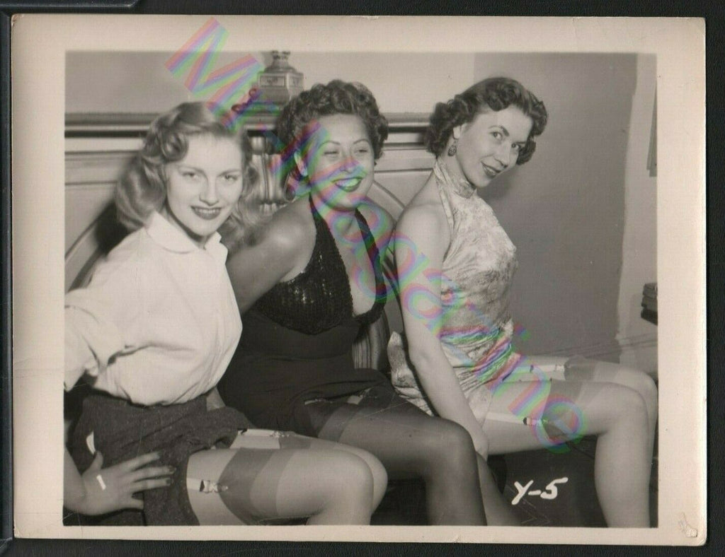 Vintage B&W Risque Pinup 4" x 5" Three Sexy Ladies Cheesecake BI7