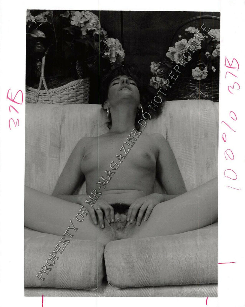 Adult B&W Photo 8x10 Sexy Brunette Masturbating Touching Little Pussy 95FR