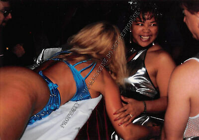 Nina Hartley Candid Original 3.5x5 Photo 1990s Sexy Outfit at a Convention 119ih