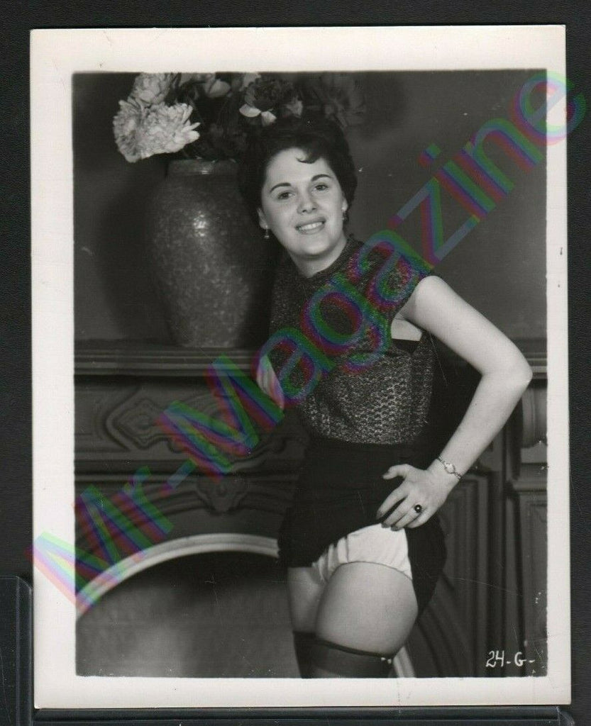 Vintage B&W Risque Pinup 4" x 5" Sexy Brunette Cheesecake AU72