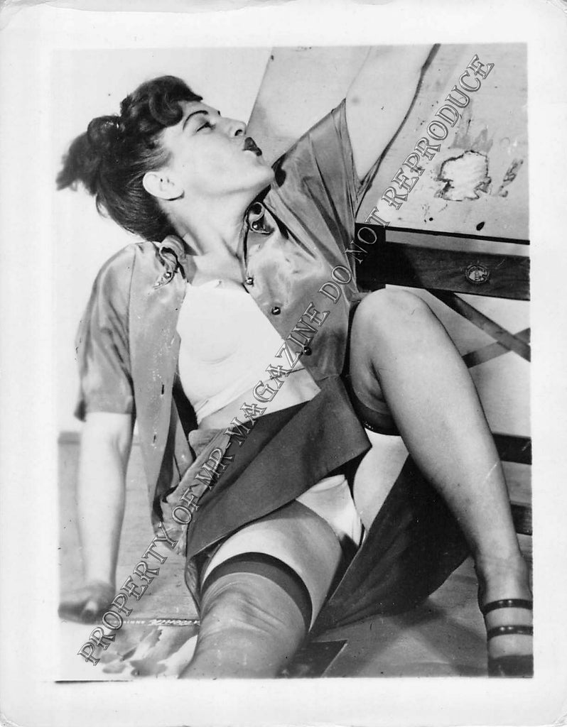 Adult Vintage 1950s B&W Photo 4x5 Sexy Brunette Taking Off Lingerie 175FF