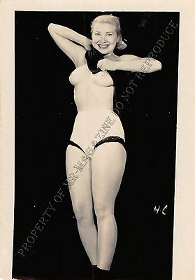 Adult B&W Photo 1940s/50s 2.5x4 Beautiful Blonde Seductively Undressing 257MH