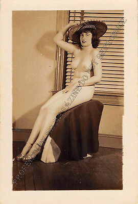 Adult B&W Photo 1940s/50s 2.5x4 Beautiful Brunette Posing Nude Pin Up 141MG