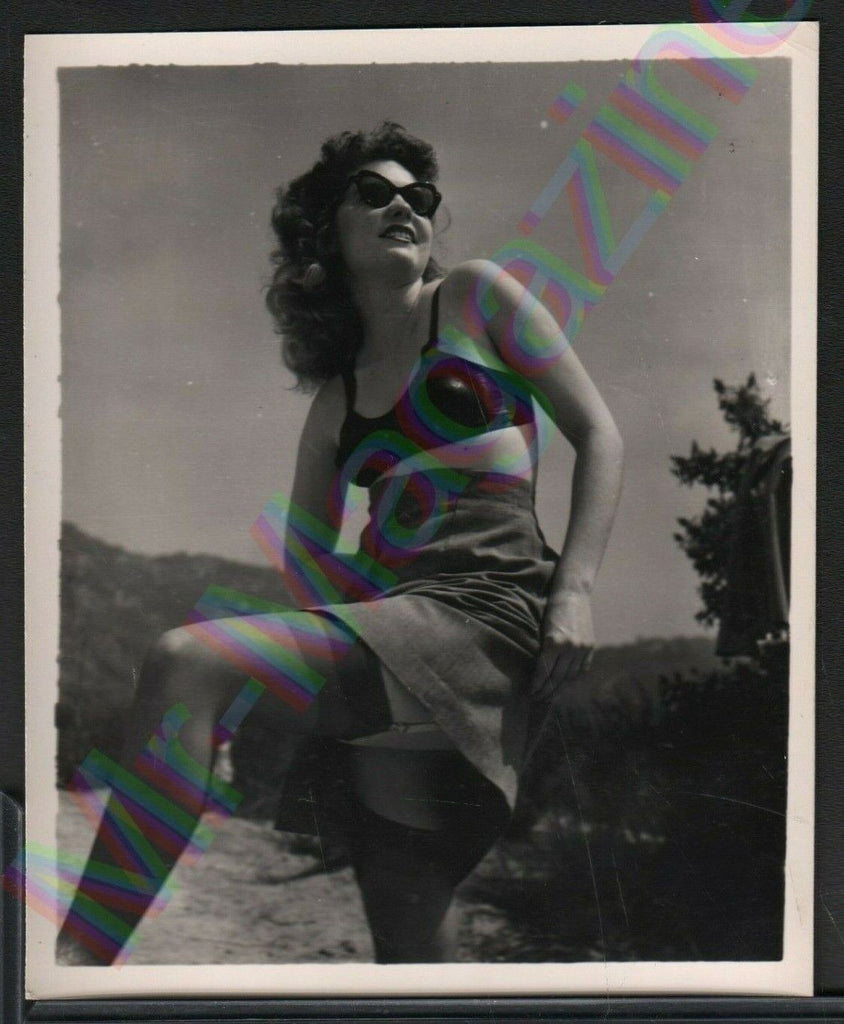 Vintage B&W Risque Pinup 3.5" x 4" Sexy Brunette Cheesecake AZ74