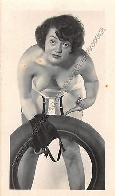 Adult B&W Photo 1940s/50s 2.5x4 Beautiful Brunette Posing Topless Pin Up 129MG