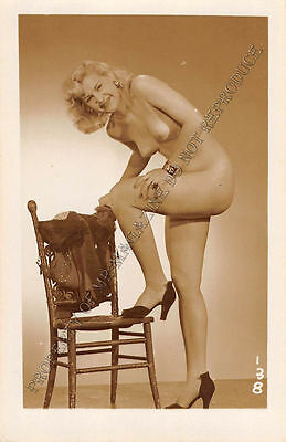 Adult B&W Photo 1940s/50s 2.5x4 Beautiful Blonde Nude Posing Seductively 166MH