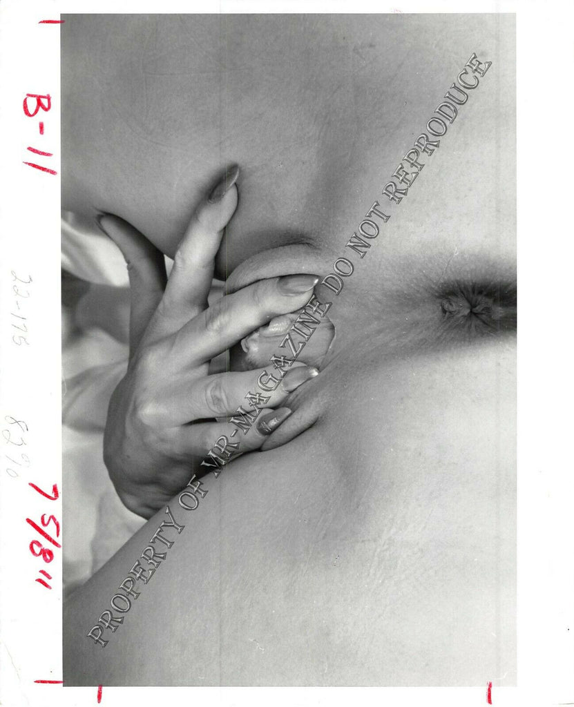 Adult B&W Photo 8X10 Close Up Fingering Tight Little Pussy Wet Masturbation 29FR