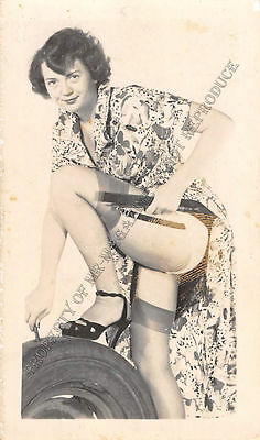 Adult B&W Photo 1940s/50s 2.5x4 Beautiful Brunette Clothed Seductive Pose 248MG