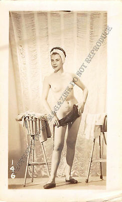 Adult B&W Photo 1940s/50s 2.5x4" Beautiful Brunette Posing Nude Seductively 90MF