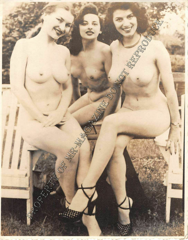 Adult Vintage 1950s B&W Photo 3.5x4.5 Sexy Lesbians Nude Outdoors Hot 137FF