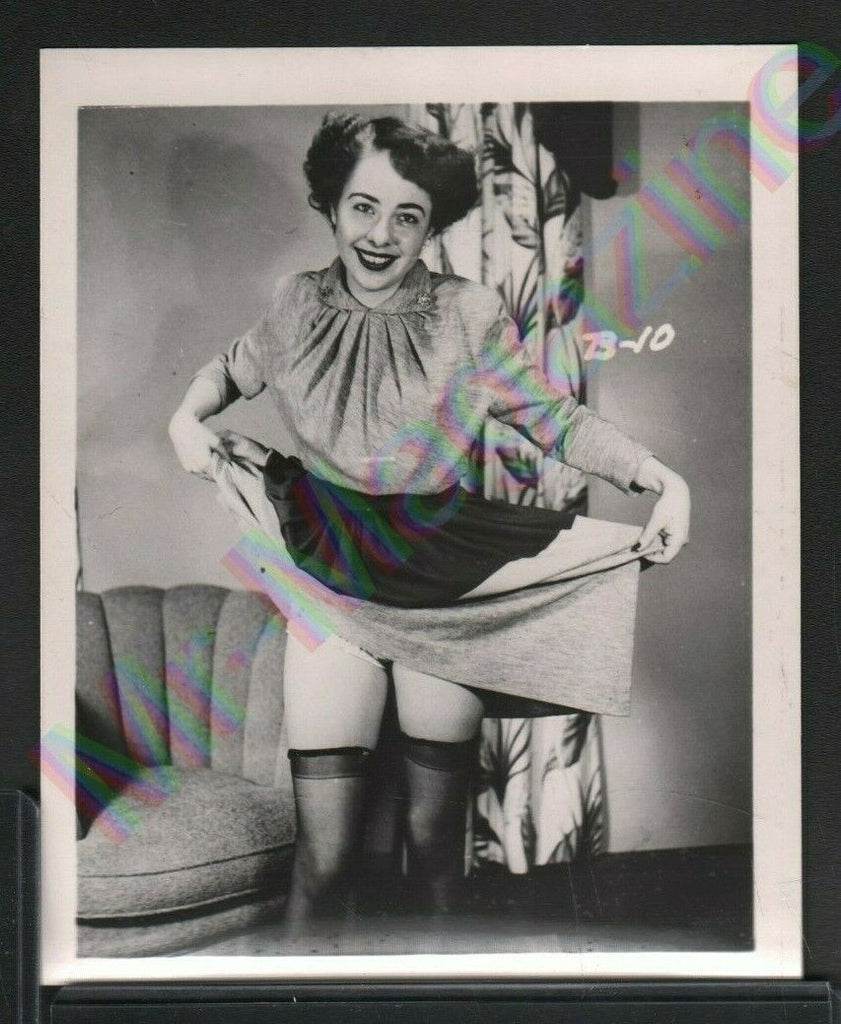 Vintage B&W Risque Pinup 4" x 5" Sexy Brunette Cheesecake AU81