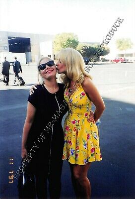 Nina Hartley Candid Original 4x6 Photo 1990s Porn Star Convention with Fan 381ig