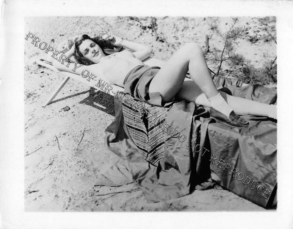 Adult Vintage 1950s B&W Photo 4x5 BeautifulSexy Brunette Big Puffy Nipples 239FF