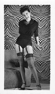 Adult B&W Photo 1940s/50s 2.5x4 Beautiful Brunette Clothed Seductive Pose 271MG