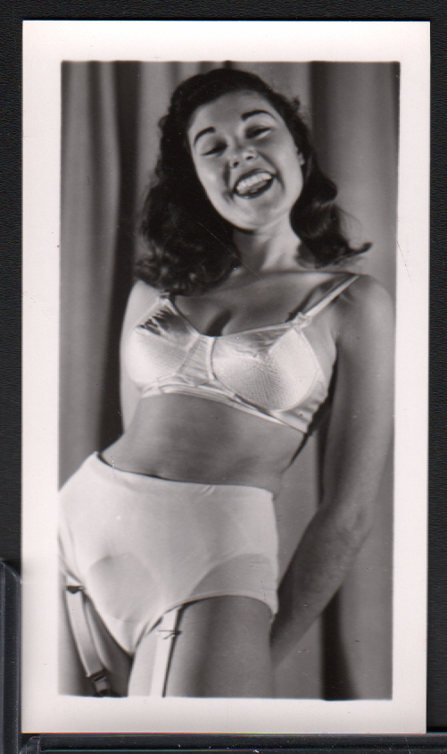 1950s Pinup B&W Risque Photo 2.5"x4" Brunette Posing Sexy Cheesecake AA117