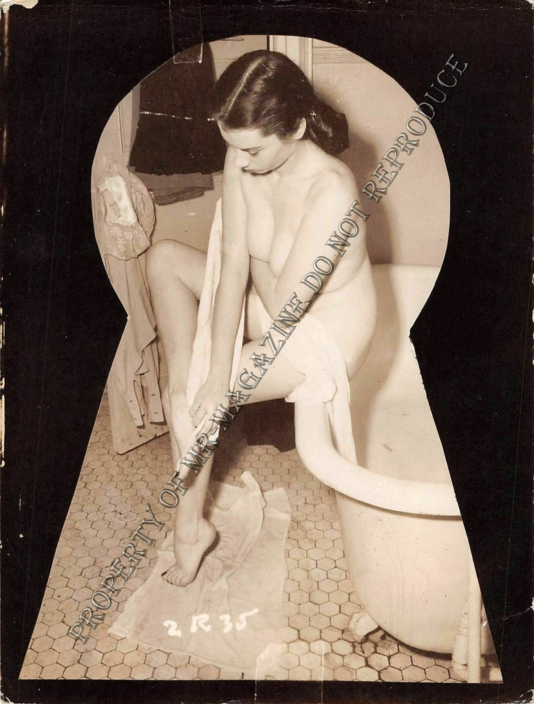 Adult Vintage 1950s B&W Photo 4x5 Brunette Housewife in Towel Seductive 229FF
