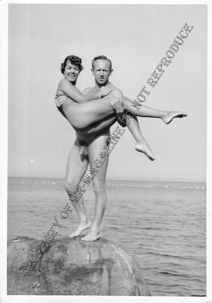 Adult Vintage 1950s B&W Photo 4x6 Naked Man & Woman Outdoors Sexy Nude 188FE