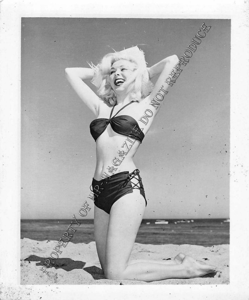 Adult Vintage 1950s B&W Photo 4x5 Sexy Blonde in Bikini on Beach 223FF