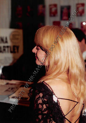 Nina Hartley Candid Original 3.5x5 Photo 1990s Sexy Outfit at a Convention 39ih