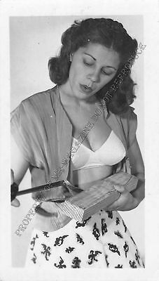 Adult B&W Photo 1940s/50s 2.5x4" Beautiful Brunette Posing in Clothing 3MF
