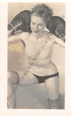 Adult B&W Photo 1940s/50s 2.5x4 Beautiful Blonde Nude Posing Seductively 200MH