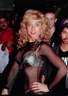 Nina Hartley Candid Original 3.5x5 Photo 1990s Sexy Outfit at a Convention 93ih