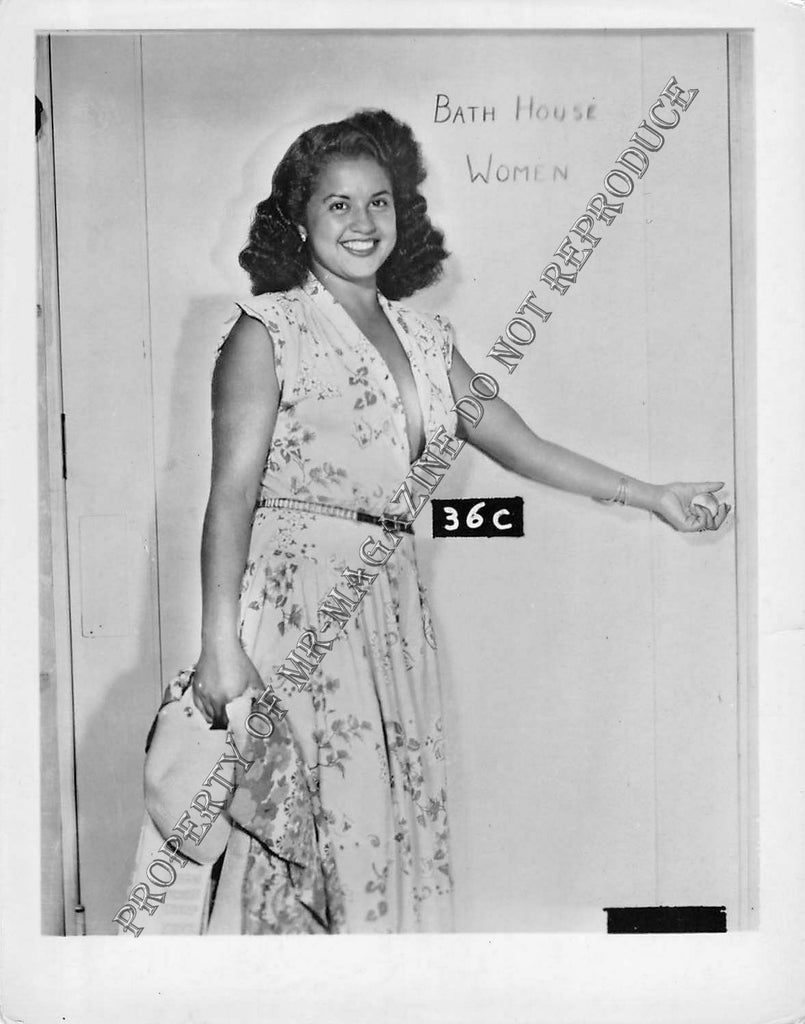 Adult Vintage 1950s B&W Photo 4x5 Sexy Brunette Taking Off Lingerie 201FF