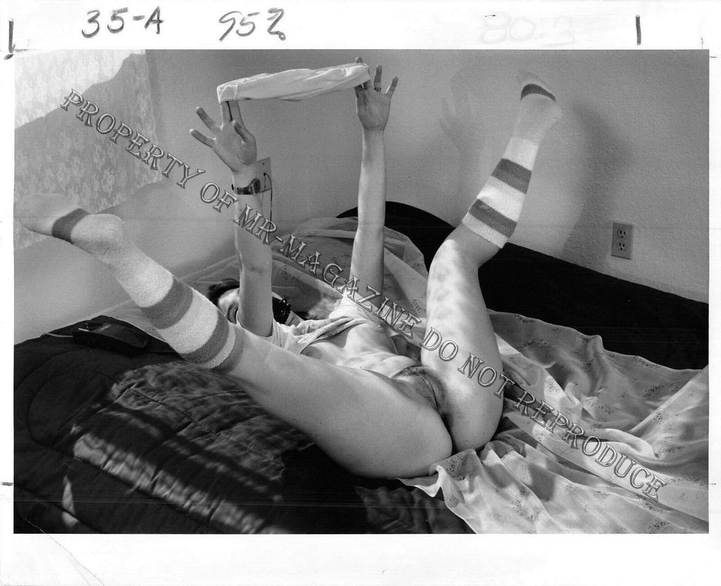Adult B&W Photo 8x10 Sexy Brunette Masturbating Touching Little Pussy 109FR