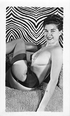Adult B&W Photo 1940s/50s 2.5x4 Beautiful Brunette Posing Topless Pin Up 104MG