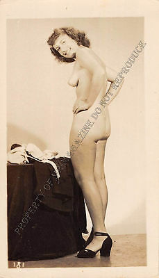 Adult B&W Photo 1940s/50s 2.5x4 Beautiful Brunette Posing Nude Pin Up 195MG
