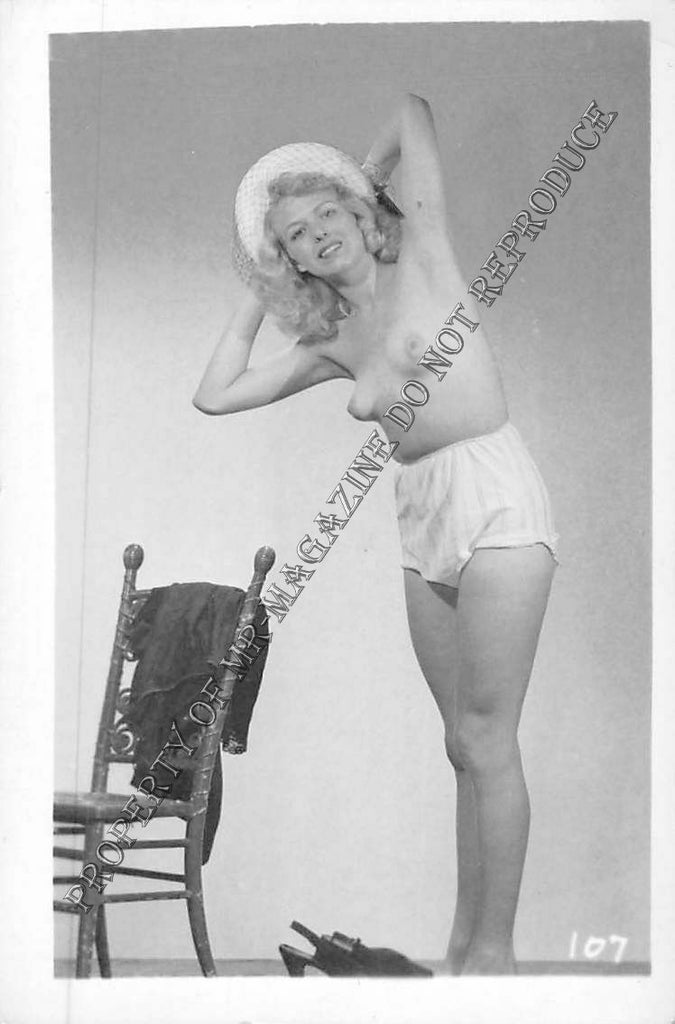 Adult B&W Photo Vintage 2.5x4" Sexy HOT Blonde Nude Outdoors Seductive 104FS