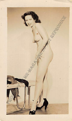 Adult B&W Photo 1940s/50s 2.5x4" Beautiful Brunette Posing Nude Seductively 38MF