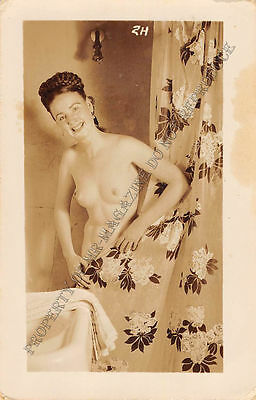 Adult B&W Photo 1940s/50s 2.5x4" Beautiful Brunette Posing Nude Seductively 71MF